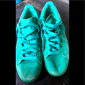 Men’s Puma tennis shoes